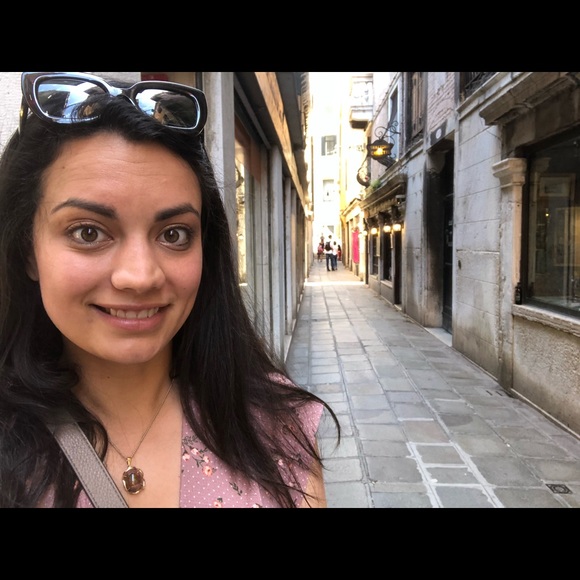 Meet your Posher, Sarah - Picture 4 of 6